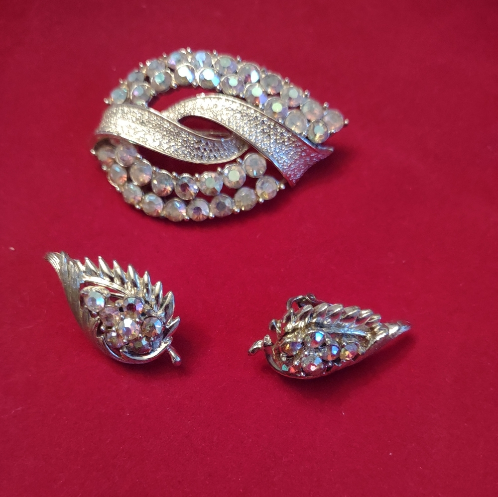 Vintage Coro set of Brooch and Earrings